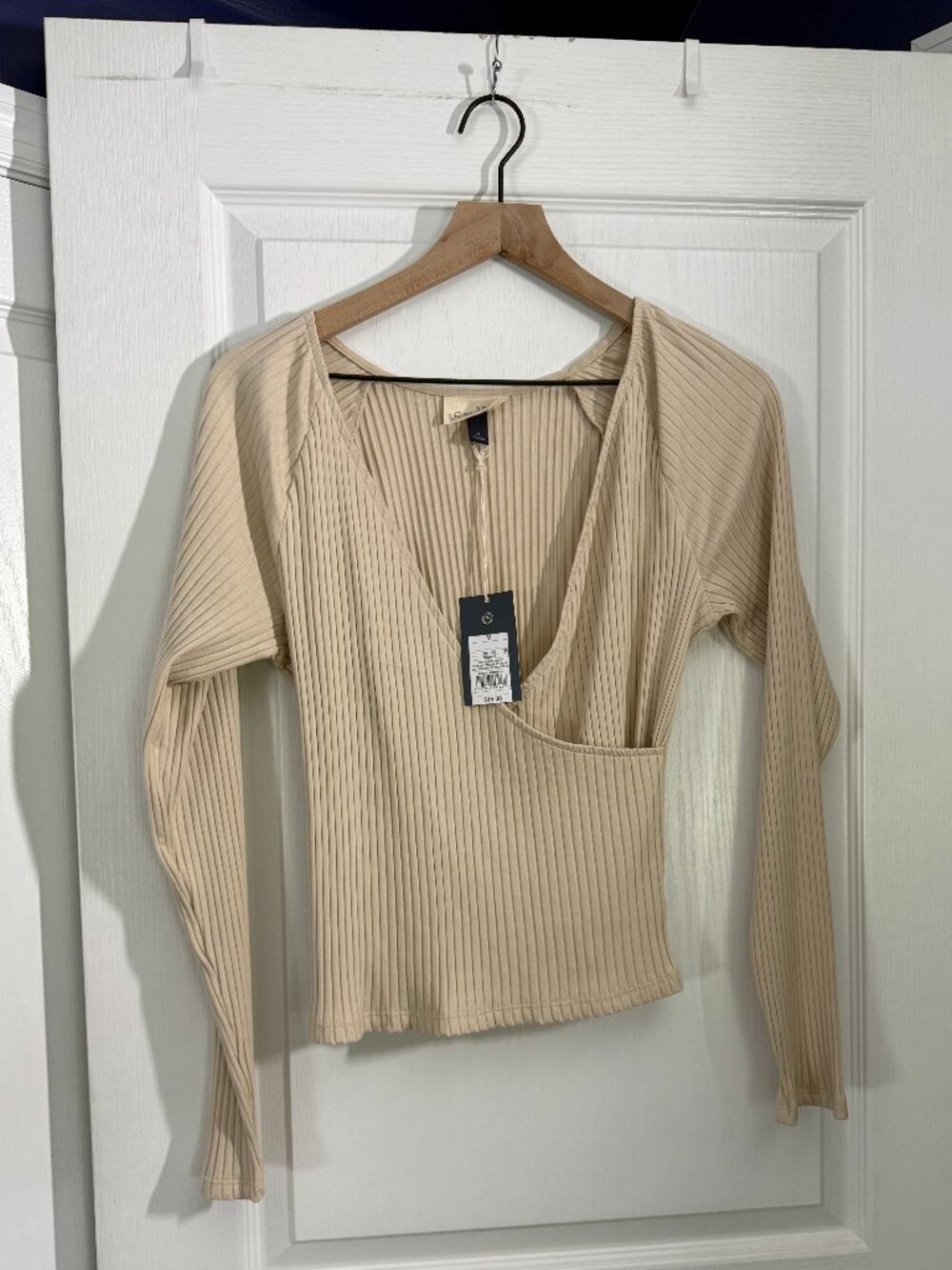 NWT - Universal Thread - Tan - Crossover Ribbed Long Sleeve Tee - Medium